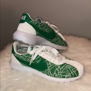 NIKE roshe LD